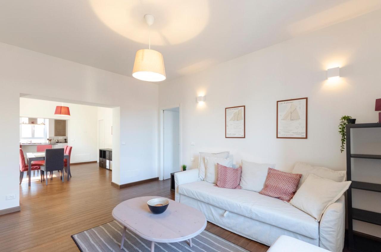 Joivy Spacious Family Apt For 4, In Carignano, Genoa Luaran gambar