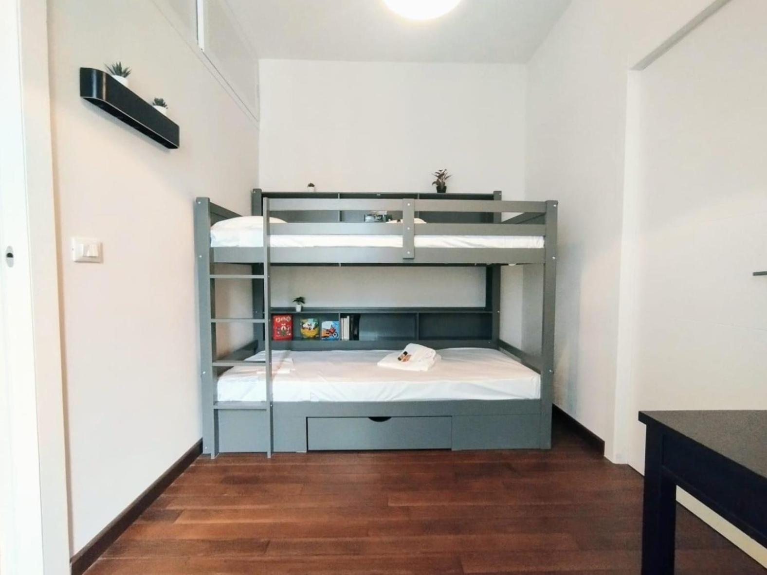 Joivy Spacious Family Apt For 4, In Carignano, Genoa Luaran gambar